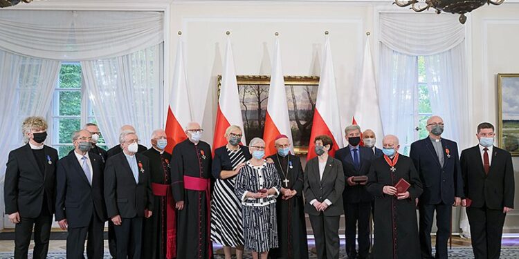 19.10.2021. Warszawa. Narodowy Dzień Pamięci Duchownych Niezłomnych. Wręczenie odznaczeń państwowych w Belwederze / Leszek Szymański / PAP