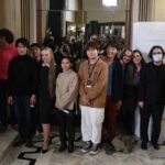 21.10.2021. Warszawa. Laureat XVIII Konkursu Chopinowskiego kanadyjski pianista Bruce (Xiaoyu) Liu (trzeci z lewej) oraz finaliści konkursu: Eva Gevorgyan (piąty z lewej), Jakub Kuszlik (drugi z prawej), Alexander Gadjiev (czwarty z prawej), Martin Garcia Garcia (drugi z lewej), J J Jun Li Bui (czwarty z lewej), Leonora Armellini (trzecia z prawej), Kyohei Sorita (z lewej), Kamil Pacholec (z prawej), Aimi Kobayashi (szósty z lewej), Hao Rao (szósty z prawej) i Hyuk Lee (piąty z prawej) podczas ogłoszenia wyników w Filharmonii Narodowej w Warszawie / Wojciech Olkuśnik / PAP