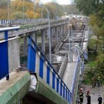 21.10.2021. Koszalin. Zawaliła się część rozbieranego wiaduktu na al. Monte Cassino w Koszalinie w ciągu drogi krajowej nr 6. Na ul. Batalionów Chłopskich spadła jedna nitka konstrukcji / Marcin Bielecki / PAP