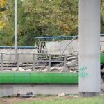 21.10.2021. Koszalin. Zawaliła się część rozbieranego wiaduktu na al. Monte Cassino w Koszalinie w ciągu drogi krajowej nr 6. Na ul. Batalionów Chłopskich spadła jedna nitka konstrukcji / Marcin Bielecki / PAP