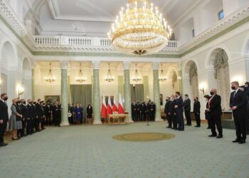 26.10.2021. Warszawa. Andrzej Duda - prezydent RP (pierwszy z lewej) podczas uroczystości w Pałacu Prezydenckim w Warszawie. Prezydent dokonał zmian w składzie Rady Ministrów / PAP/Radek Pietruszka