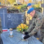 29.10.2021. Kielce. Żołnierze z Centrum Przygotowań do Misji Zagranicznych w Kielcach odwiedzili grobowce zmarłych i poległych wojskowych / Centrum Przygotowań do Misji Zagranicznych