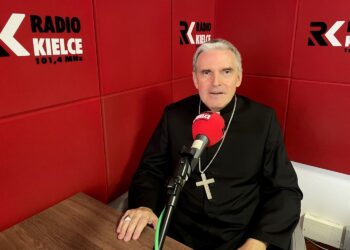 12.10.2021. Sandomierz. Rozmowa Dnia. Na zdjęciu: bp Krzysztof Nitkiewicz - ordynariusz diecezji sandomierskiej / Grażyna Szlęzak-Wójcik / Radio Kielce