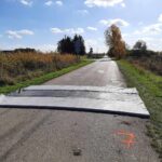 Zalesie, gmina Łubnice. Maty dezynfekcyjne / Zarząd Dróg Powiatowych w Staszowie