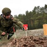 13.10.2021. Nowa Dęba. Szkolenie saperów / ppor. Daniel Woś / ŚBOT