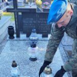 29.10.2021. Kielce. Żołnierze z Centrum Przygotowań do Misji Zagranicznych w Kielcach odwiedzili grobowce zmarłych i poległych wojskowych / Centrum Przygotowań do Misji Zagranicznych