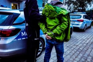 Zatrzymanie samochodu z nielegalnymi migrantami w Siemiatyczach / KPP w Siemiatyczach