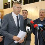 05.10.2021. Kielce. Zmodernizowana hala sportowa w dawnej Szkole Podstawowej nr 30. 05.10.2021. Kielce. Zmodernizowana hala sportowa w dawnej Szkole Podstawowej nr 30. Na zdjęciu (drugi z lewej) Bogdan Wenta - prezydent Kielc / Jakub Snoch / Radio Kielce