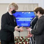 19.10.2021. Warszawa. Narodowy Dzień Pamięci Duchownych Niezłomnych. Wręczenie odznaczeń państwowych w Belwederze. Na zdjęciu (z lewej) ksiądz Marek Łabuda / Leszek Szymański / PAP