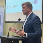 20.10.2021. Sudół. Otwarcie Krzemionek po remoncie. Na zdjęciu Arkadiusz Bąk - radny Sejmiku województwa świętokrzyskiego / Emilia Sitarska / Radio Kielce