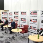17.10.2021. Studio Polityczne Radia Kielce. Na zdjęciu (od lewej): Rafał Nowak - Prawo i Sprawiedliwość,  Lucjan Pietrzczyk - Platforma Obywatelska,  Łukasz Wasilewski -  Konfederacja Ruch Narodowy, Filip Strząbała - Nowa Lewica - Wiosna / Sebastian Kalwat / Radio Kielce