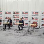 17.10.2021. Studio Polityczne Radia Kielce. Na zdjęciu (od lewej): Rafał Nowak - Prawo i Sprawiedliwość,  Lucjan Pietrzczyk - Platforma Obywatelska,  Łukasz Wasilewski -  Konfederacja Ruch Narodowy, Filip Strząbała - Nowa Lewica - Wiosna / Sebastian Kalwat / Radio Kielce