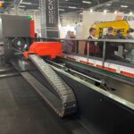 19.10.2021. Kielce. Targi Kielce. „Przemysłowa Wiosna w Targach Kielce”. Wycinarka laserowa / Paulina Michta / Radio Kielce