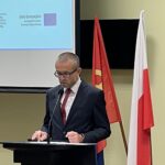 20.10.2021. Sudół. Otwarcie Krzemionek po remoncie. Na zdjęciu dr Andrzej Przychodni - dyrektor Muzeum Historyczno-Archeologicznego w Ostrowcu Świętokrzyskim / Emilia Sitarska / Radio Kielce