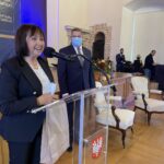 23.10.2021. Sandomierz. Nagrody za zasługi dla miasta. Na zdjęciu dr Urszula Stępień - laureatka nagrody Bonum Publicum / Grażyna Szlęzak-Wójcik / Radio Kielce