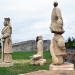 02.10.2021. Szydłów. Nowe rzeźby / Piotr Walczak / Urząd Miasta i Gminy Szydłów