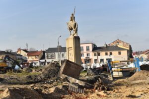 27.10.2021. Końskie. Rynek. Pomnik Tadeusza Kościuszki / Magdalena Galas-Klusek / Radio Kielce