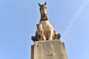 27.10.2021. Końskie. Rynek. Pomnik Tadeusza Kościuszki / Magdalena Galas-Klusek / Radio Kielce