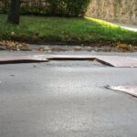 07.10.2021. Kielce. Uszkodzony próg zwalniający na ulicy Marszałkowskiej / Marcin Marszałek / Radio Kielce