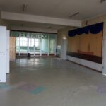 07.10.2021. Kielce. Dawna Szkoła Podstawowa nr 30. Pomieszczenia w jednym z pawilonów, gdzie mają powstać mieszkania komunalne / Marcin Marszałek / Radio Kielce