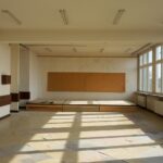 07.10.2021. Kielce. Dawna Szkoła Podstawowa nr 30. Pomieszczenia w jednym z pawilonów, gdzie mają powstać mieszkania komunalne / Marcin Marszałek / Radio Kielce