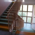 07.10.2021. Kielce. Dawna Szkoła Podstawowa nr 30. Pomieszczenia w jednym z pawilonów, gdzie mają powstać mieszkania komunalne / Marcin Marszałek / Radio Kielce