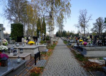 Kielce. Cmentarz Piaski. Cmentarz na Piaskach. Grób. Wszystkich Świętych / Piotr Kwaśniewski / Radio Kielce