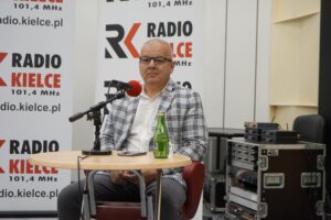 03.10.2021. Studio Polityczne Radia Kielce. Na zdjęciu: Jacek Skórski - Nowa Lewica / Sebastian Kalwat / Radio Kielce