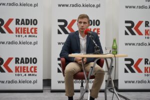 03.10.2021. Studio Polityczne Radia Kielce. Na zdjęciu: Bartosz Pyrz - Konfederacja / Sebastian Kalwat / Radio Kielce