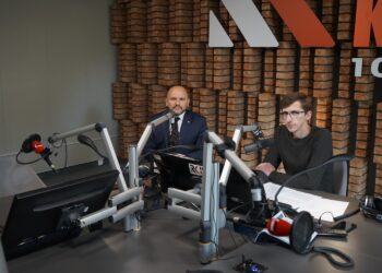 04.10.2021. Radio Kielce. Punkty Widzenia. Na zdjęciu (od lewej): Mariusz Gosek - poseł Solidarnej Polski, Michał Kita - Radio Kielce / Sebastian Kalwat / Radio Kielce