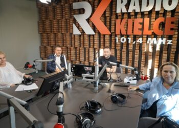 05.10.2021. Radio Kielce. Punkty widzenia. Na zdjęciu (od lewej): Katarzyna Suchańska - Katarzyna Suchańska przewodnicząca klubu radnych Bezpartyjni i Niezależni, Jarosław Karyś - przewodniczący kieleckiej rady miasta, Robert Szumielewicz - dziennikarz Radia Kielce, Anna Kibortt - wiceprzewodnicząca Rady Miasta Kielce; szefowa klubu Projekt Wspólne Kielce / Dionizy Krawczyński / Radio Kielce