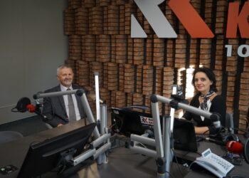 07.10.2021. Radio Kielce. Punkty Widzenia. Na zdjęciu (od lewej): Kazimierz Mądzik - świętokrzyski kurator oświaty, Magdalena Sitek - Radio Kielce / Sebastian Kalwat / Radio Kielce