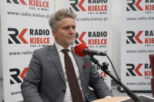 10.10.2021. Kielce. Studio Polityczne Radia Kielce. Na zdjęciu: Krzysztof Słoń - senator PiS / Dionizy Krawczyński / Radio Kielce