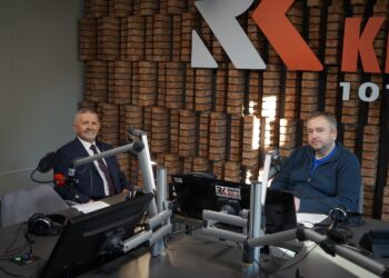 13.10.2021. Radio Kielce. Punkty Widzenia. Na zdjęciu (od lewej): Kazimierz Mądzik - świętokrzyski kurator oświaty, Daniel Lenart - Radio Kielce / Sebastian Kalwat / Radio Kielce