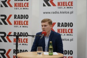 17.10.2021. Studio Polityczne Radia Kielce. Na zdjęciu: Łukasz Wasilewski - Konfederacja Ruch Narodowy / Sebastian Kalwat / Radio Kielce