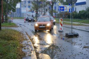 18.10.2021. Kielce. Łamanie przepisów na ulicy Domaszowskiej / Piotr Kwaśniewski / Radio Kielce