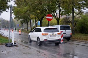 18.10.2021. Kielce. Łamanie przepisów na ulicy Domaszowskiej / Piotr Kwaśniewski / Radio Kielce