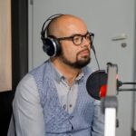 18.10.2021. Radio Kielce. Twórcy słuchowiska „Krew i żelazo” w audycji Raport Dnia. Na zdjęciu: Maciej Chłopek - autor scenariusza / Piotr Kwaśniewski / Radio Kielce