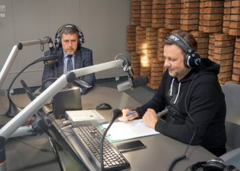 27.10.2021. Kielce. Punkty Widzenia. Na zdjęciu (od lewej): Jarosław Karyś - przewodniczący Rady Miasta Kielce, Robert Szumielewicz - Radio Kielce / Kamil Król / Radio Kielce