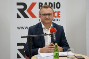 31.10.2021. Studio Polityczne Radia Kielce. Na zdjęciu: Marcin Piwnik - starosta sandomierski / Piotr Kwaśniewski / Radio Kielce