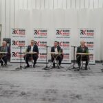 31.10.2021. Studio Polityczne Radia Kielce. Na zdjęciu (od lewej): Krzysztof Lipiec - prezes świętokrzyskich struktur PiS, Marcin Piwnik - starosta sandomierski, Michał Piasecki - Platforma Obywatelska - Koalicja Obywatelska, Sławomir Szarek - Konfederacja Ruch Narodowy i Jacek Skórski - Nowa Lewica / Piotr Kwaśniewski / Radio Kielce