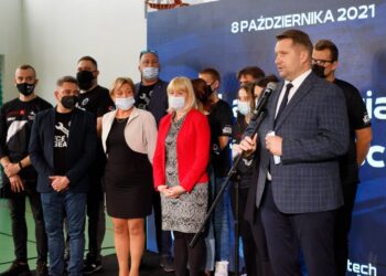 08.10.2021. Ząbki. Szkoła Podstawowa nr 3. Inauguracja programu Laboratoria Przyszłości / MEN/Twitter