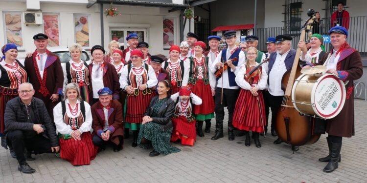 Rzeszów, Zespół Godziembianie na 37 Ogólnopolskim Konkursie Tradycyjnego Tańca Ludowego / GOKSiR Pawłów/Facebook