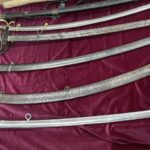 16.10.2021. Brody. Prezentacja broni w ramach projektu „Śladem nieznanych wydarzeń powstania styczniowego w gminie Brody” / Anna Głąb / Radio Kielce