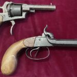 16.10.2021. Brody. Prezentacja broni w ramach projektu „Śladem nieznanych wydarzeń powstania styczniowego w gminie Brody” / Anna Głąb / Radio Kielce