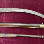 16.10.2021. Brody. Prezentacja broni w ramach projektu „Śladem nieznanych wydarzeń powstania styczniowego w gminie Brody” / Anna Głąb / Radio Kielce