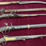 16.10.2021. Brody. Prezentacja broni w ramach projektu „Śladem nieznanych wydarzeń powstania styczniowego w gminie Brody” / Anna Głąb / Radio Kielce