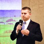 28.10.2021. Michniów. Nagrody przyznane przez urząd marszałkowski z okazji Wojewódzkich Obchodów Dnia Turystyki. Na zdjęciu: Marcin Piętak - prezes Regionalnej Organizacji Turystycznej w Kielcach / Jarosław Kubalski / Radio Kielce