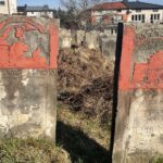 27.10.2021. Starachowice. Spacer historyczny ulicami wojennego getta i kirkut / Anna Głąb / Radio Kielce