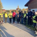 23.10.2021. Koprzywnica. Inauguracyjny marszu z kijkami po jednym z nowych szlaków / Grażyna Szlęzak-Wójcik / Radio Kielce